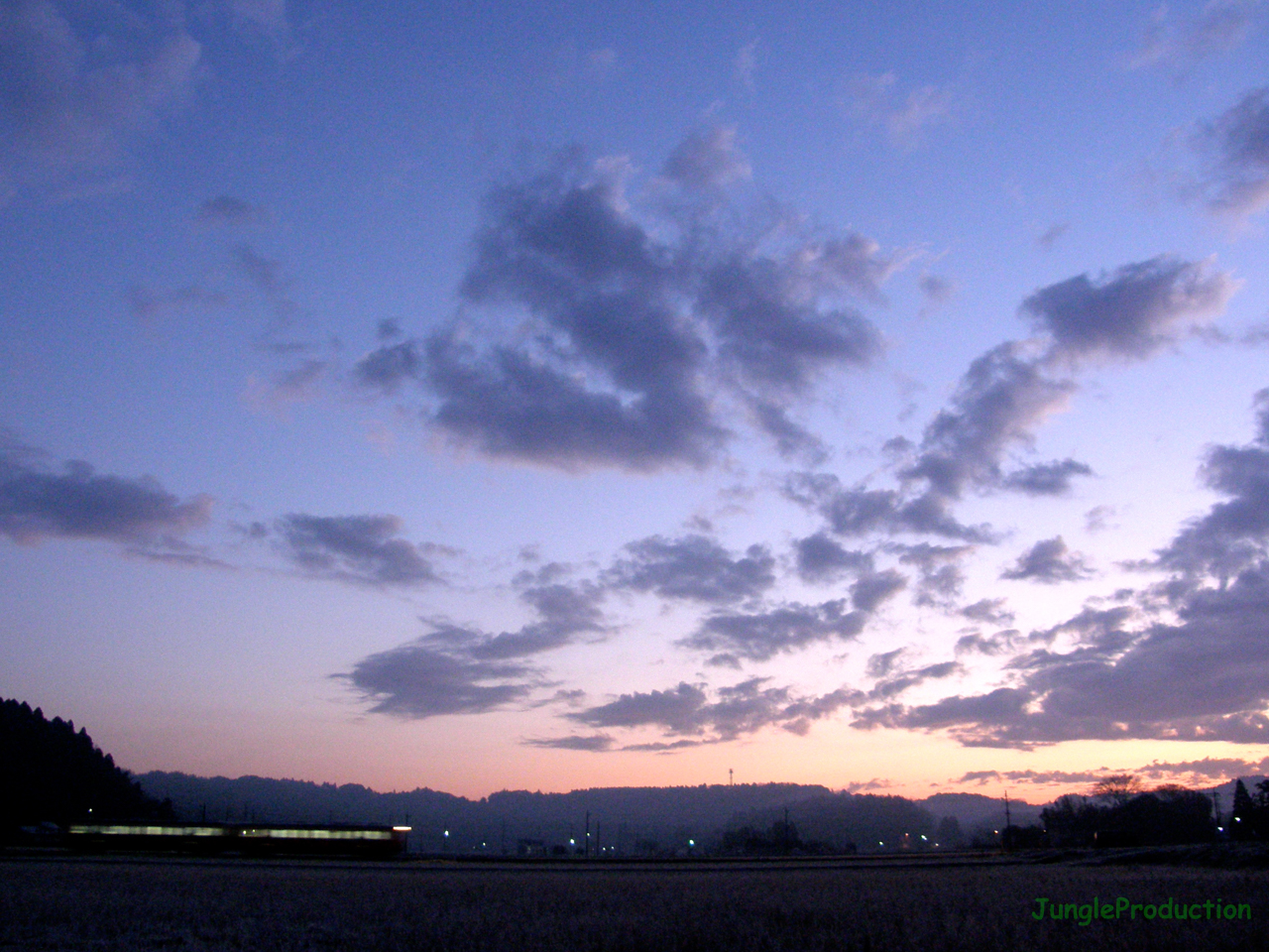 日の出前 小湊鉄道の見える風景