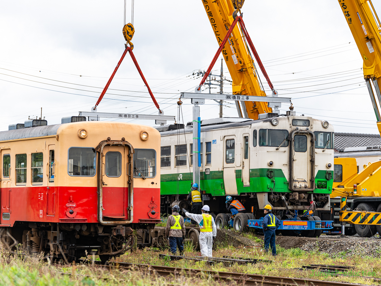 キハ40の吊り上げ準備と上総山田駅を発車するキハ200