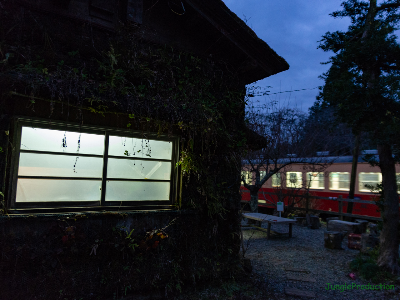 森ラジオでの新年会を抜け出して小湊鉄道の列車を撮影