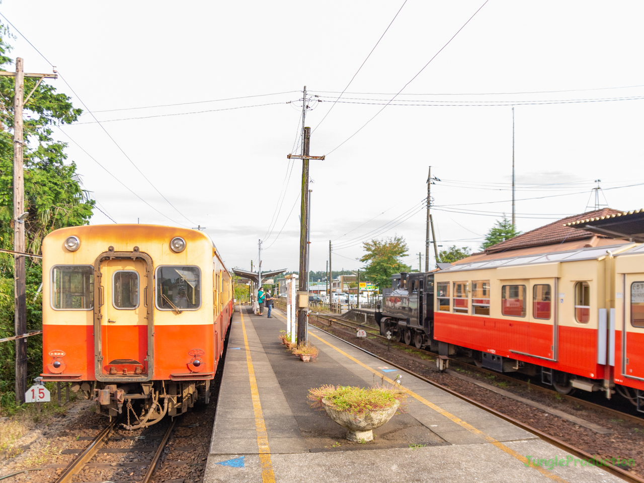 小湊鉄道の最古参キハ202と最新鋭トロッコ列車